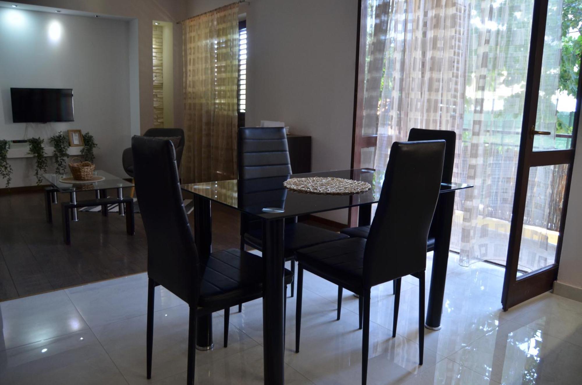 Apartments Korolija 希贝尼克 外观 照片